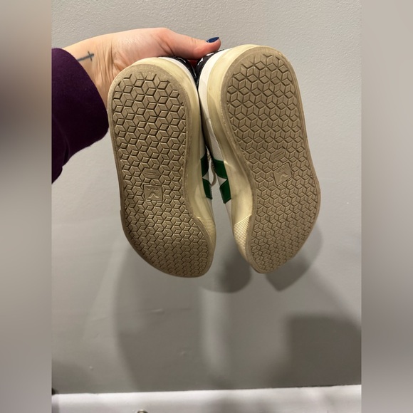 Veja Sneaker in Green and White Size 8 - Picture 5 of 7